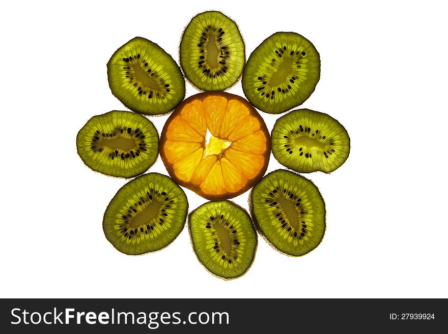 Raw kiwi and tangerina slices, isolated on white