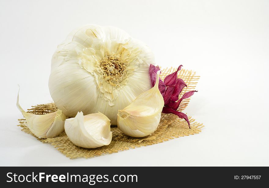Garlic with cloves on the jute fabric (Allium sativum). Garlic with cloves on the jute fabric (Allium sativum)