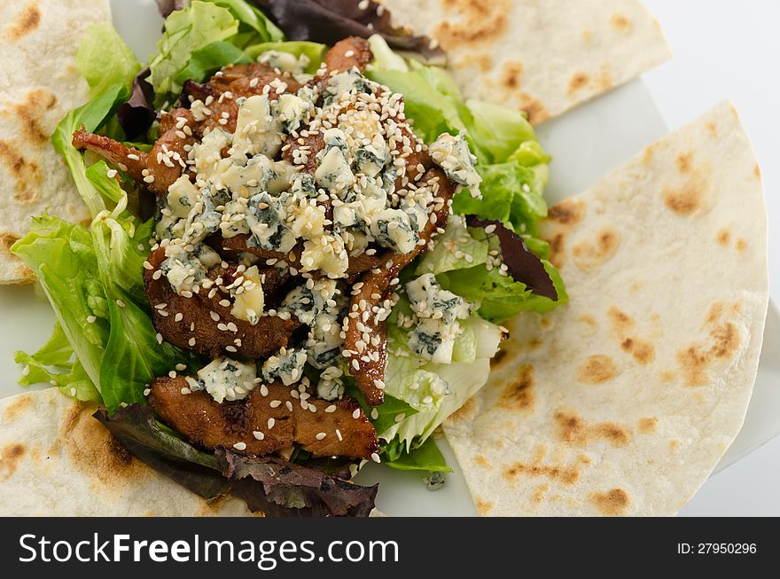 Asian chicken salad with pita bread