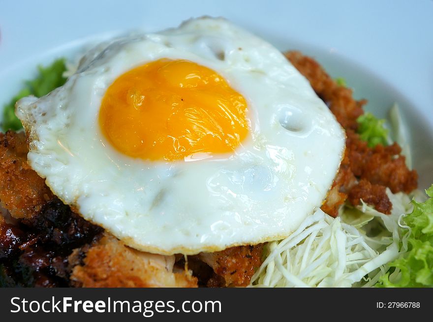 Fried Egg With Chicken And Lettuce