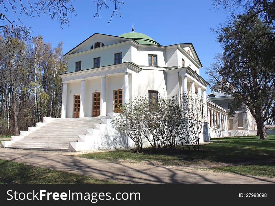 Ostafyevo manor - it is a kind of Russian Parnassus built in XIX-XX centuries. Among the estate Ostafyevo owners were people, well known in Russian history. Ostafyevo manor - it is a kind of Russian Parnassus built in XIX-XX centuries. Among the estate Ostafyevo owners were people, well known in Russian history