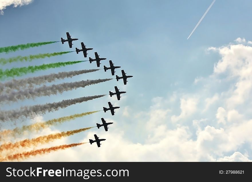 Frecce Tricolori (Italian, literally Tricolour Arrows), is the aerobatic demonstration team of the Italian Aeronautica Militare. Frecce Tricolori (Italian, literally Tricolour Arrows), is the aerobatic demonstration team of the Italian Aeronautica Militare