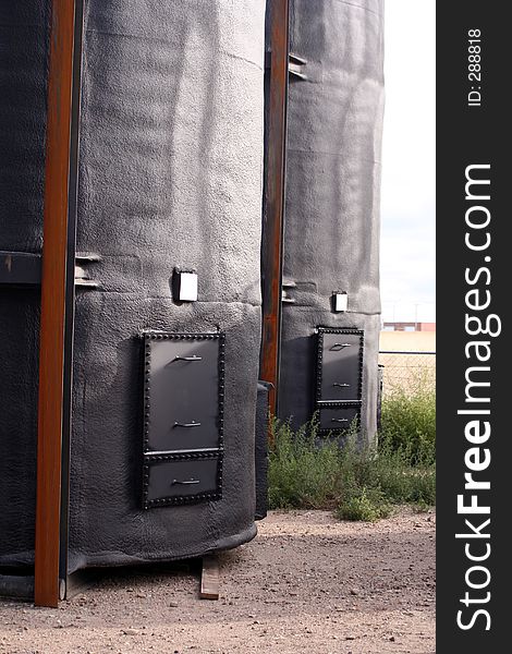 Insulated Oil Storage Tanks