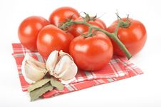 Tomatoes, Garlic, Bay Leaf Stock Images Tomatoes, Garlic, Bay Leaf Stock Images