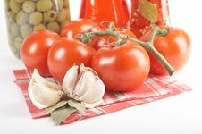 Tomatoes, Garlic, Bay Leaf Royalty Free Stock Image Tomatoes, Garlic, Bay Leaf Royalty Free Stock Image