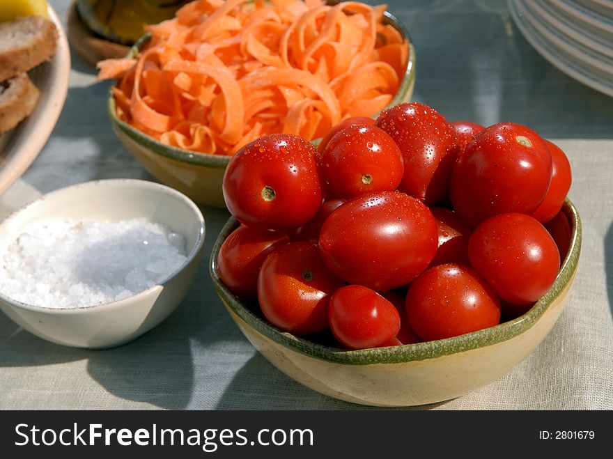 Red tomatoo with salt and carrots