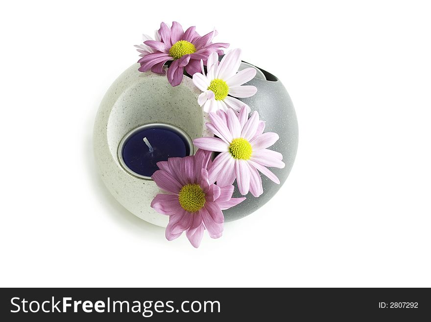 A yin yang candle holder with pink chrysanthemum. A yin yang candle holder with pink chrysanthemum