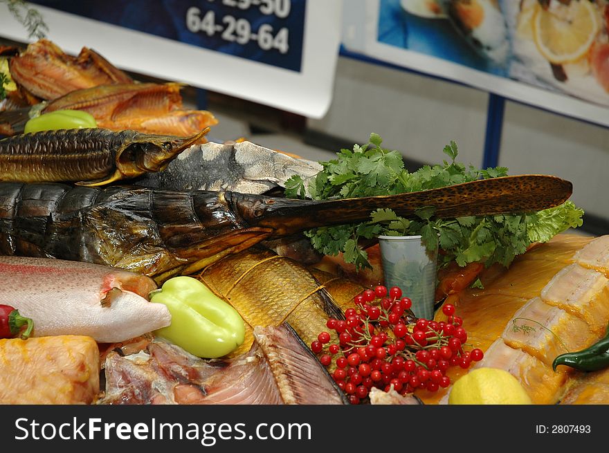 Fired fish with vegetable and sea-food shrimp and mussel