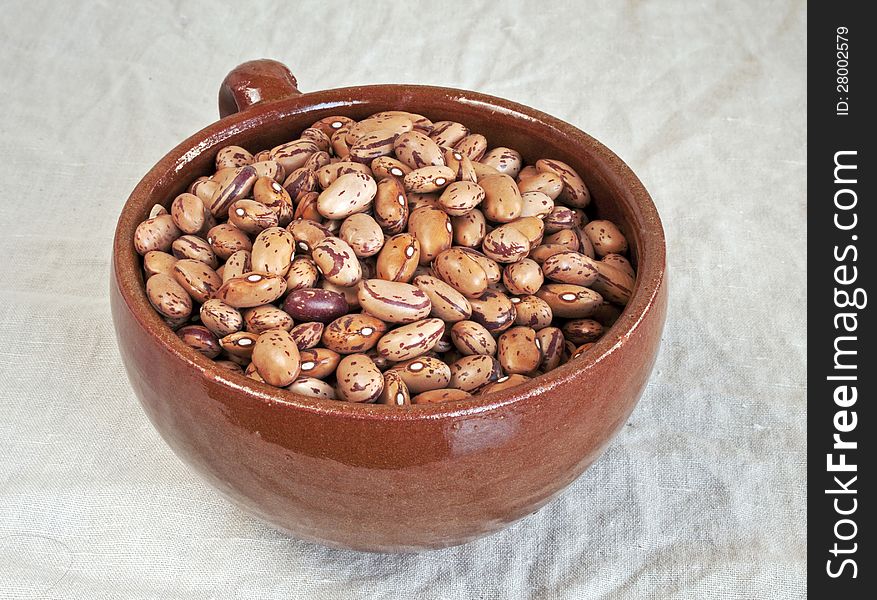 Dry Pinto beans in ceramic mug