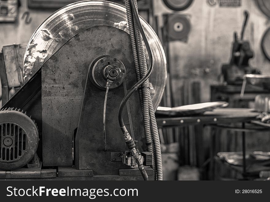 Work time in the cymbals factory