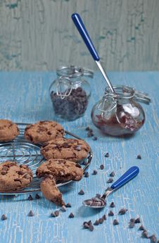 Side View Of Biscuits With Chocolate Drops And Jam Royalty Free Stock Photos Side View Of Biscuits With Chocolate Drops And Jam Royalty Free Stock Photos