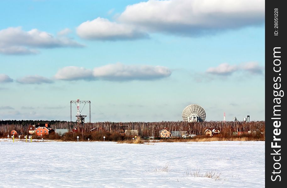 Astronomy equipment: wideband low-noise receivers and parabolic antenna satellite communications. Astronomy equipment: wideband low-noise receivers and parabolic antenna satellite communications