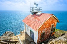 Old House On The Edge And The Blue Ocean Royalty Free Stock Photos Old House On The Edge And The Blue Ocean Royalty Free Stock Photos