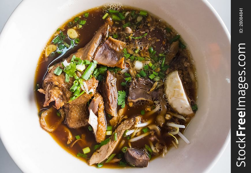 Rice noodles with stewed duck