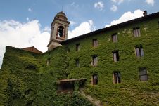 Ivy-covered House In Tuscany Royalty Free Stock Photos Ivy-covered House In Tuscany Royalty Free Stock Photos