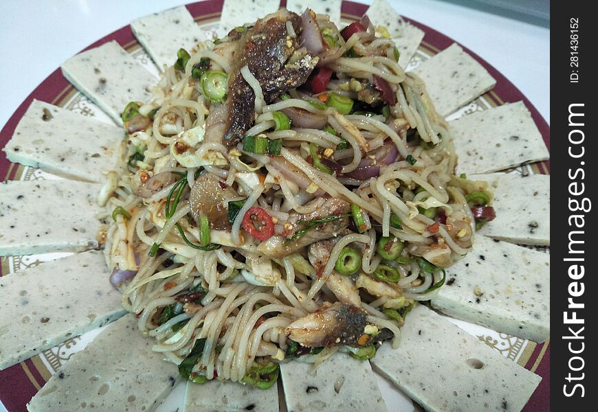 Papaya Salad With Rice Noodles