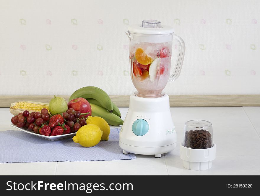 Multiple purpose fruits blender machine