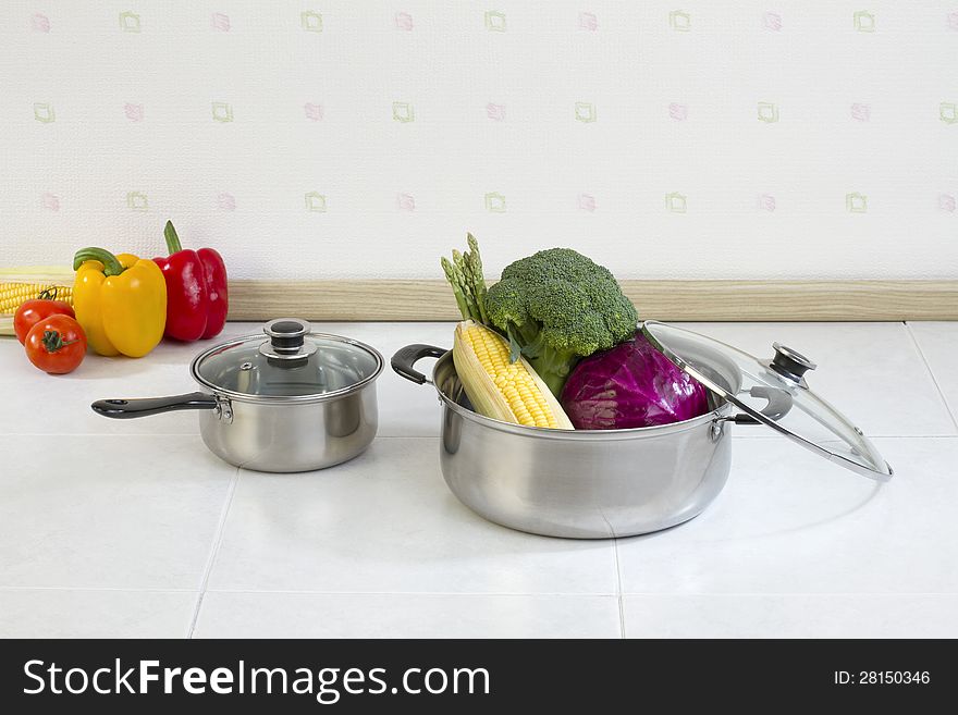 Aluminum pots a useful kitchenware in the kitchen