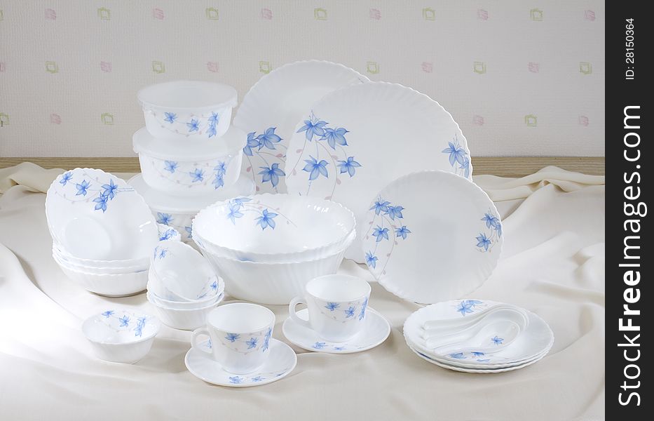 Nice Flower Pattern Dish Ware