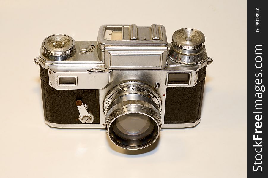 The 1936 Carl Zeiss Icon Contax III with the Sonnar 1:1 lens. The 1936 Carl Zeiss Icon Contax III with the Sonnar 1:1 lens.