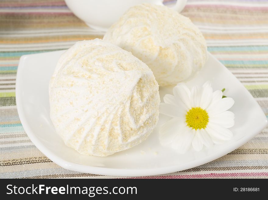 Air marshmallows on a plate, closeup