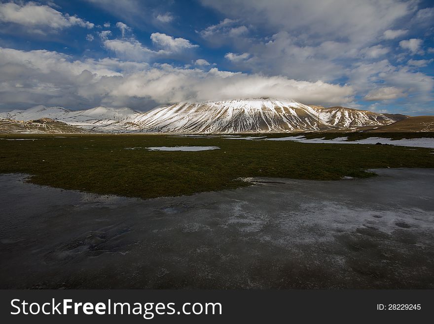 Vettore mountain and Castelluccio in the winter season