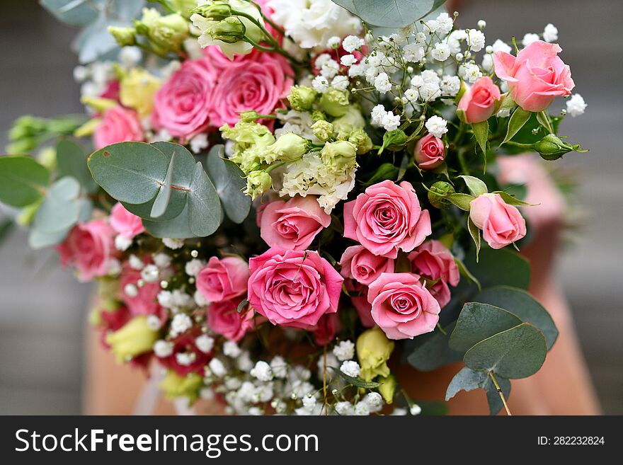 bride with a bouquet of pink roses