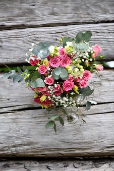 Free Large Bouquet Of Pink Roses With White Flowers And Eucalyptus On A Wooden Table Royalty Free Stock Photo - 282265075
