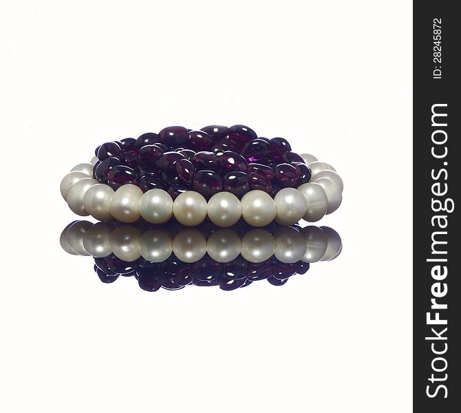 Bracelet of pearls and garnet necklace