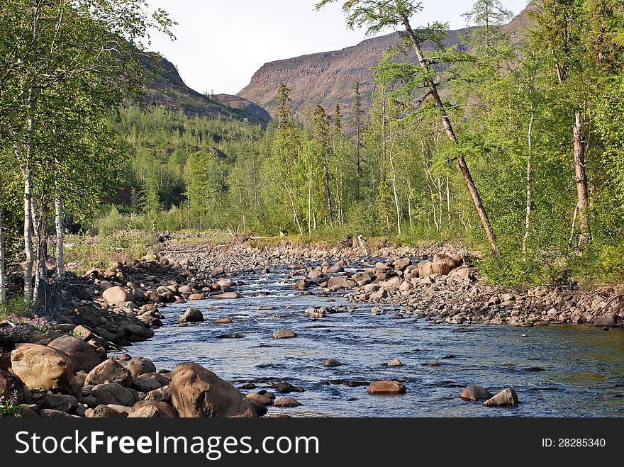 In the upper river Bucharama has stones in line