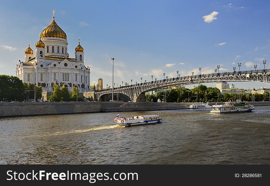 Cathedral of Christ the Saviour and Patriarshy Bridge in the evening, Moscow, Russia