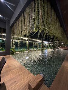 Free Swimming Pool With Small Water Fountains Royalty Free Stock Photo - 282931575