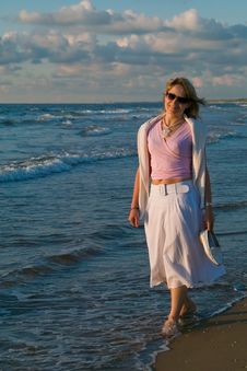 Pretty Girl And The Sea Royalty Free Stock Photography Pretty Girl And The Sea Royalty Free Stock Photography
