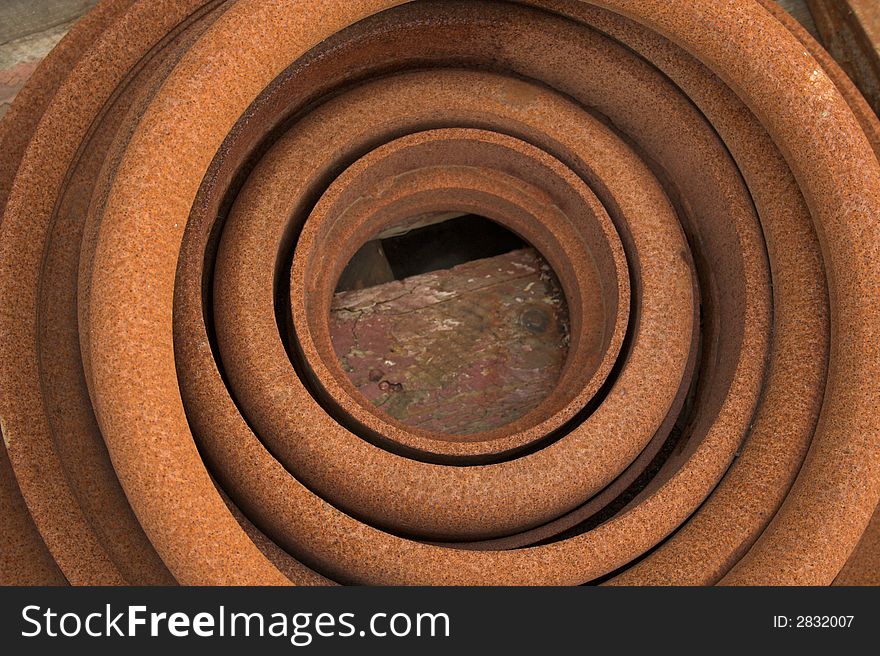 Some rusty round things found at the docks. Some rusty round things found at the docks