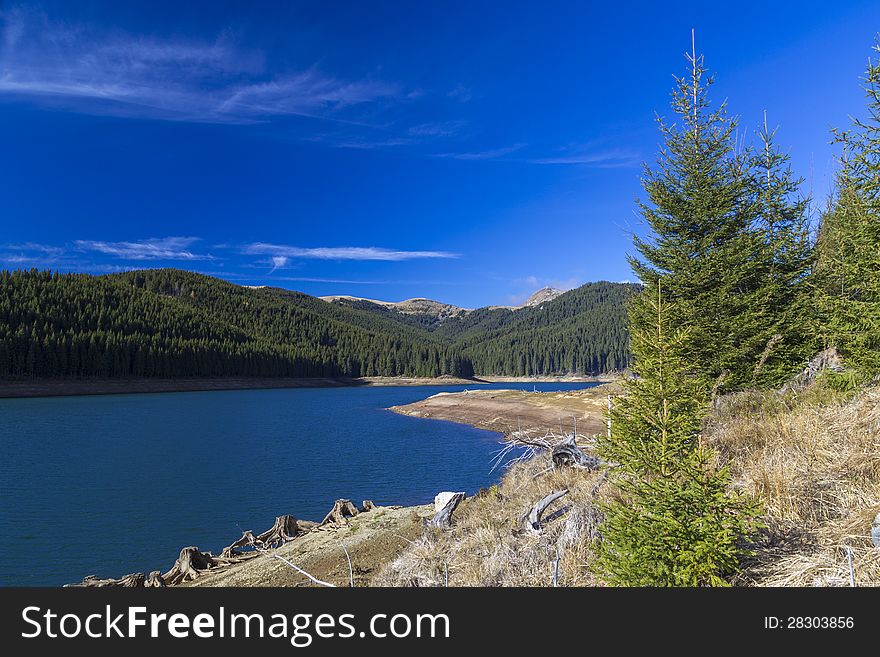 Lake in sinaia mountains, romania. Lake in sinaia mountains, romania