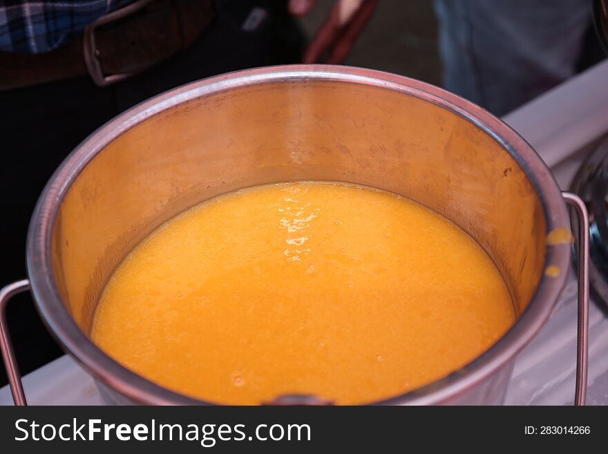 Eating And Serving Mango Juice During The Wedding Season