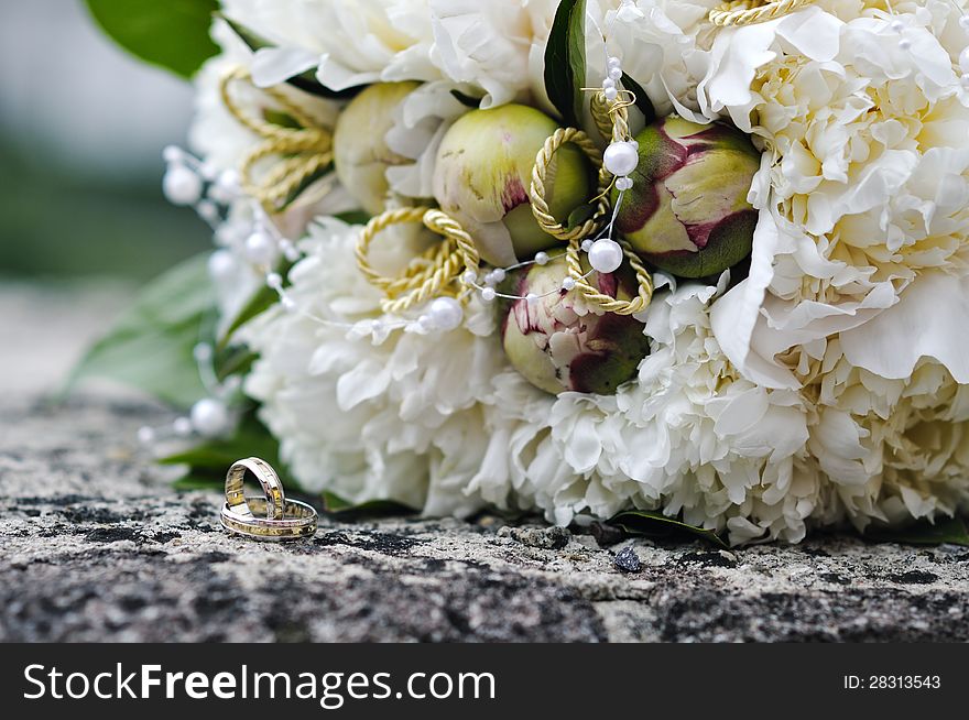 Wedding bouquet and golden rings