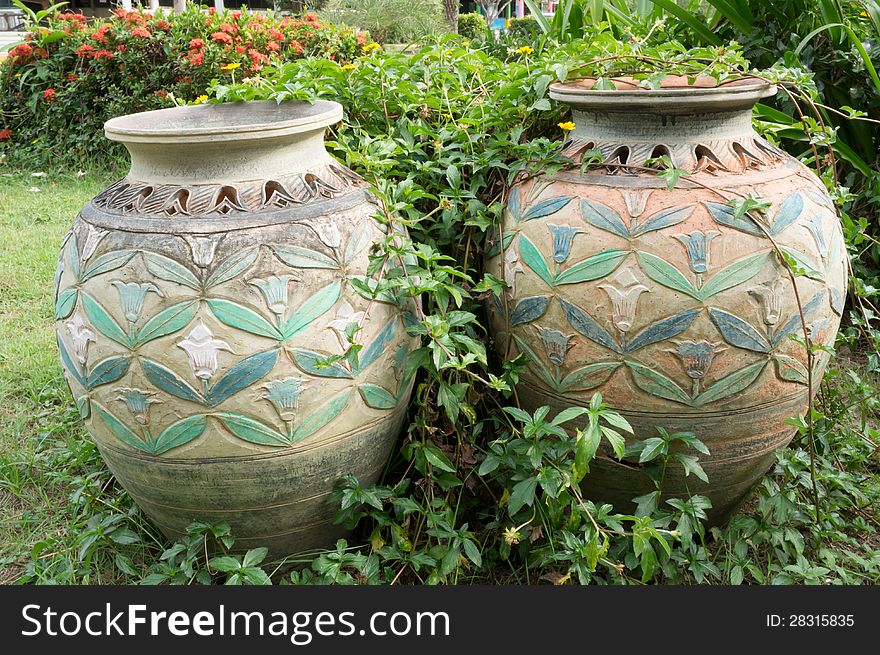 Containers made â€‹â€‹of earthenware. Containers made â€‹â€‹of earthenware.