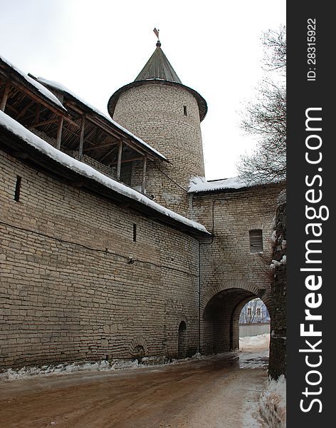 The walls of the Pskov Kremlin. Look at the entrance. The walls of the Pskov Kremlin. Look at the entrance.