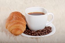 Croissant With Coffee And Beans On Fur Background Royalty Free Stock Image Croissant With Coffee And Beans On Fur Background Royalty Free Stock Image