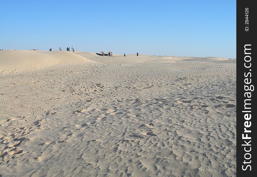 Travelling in the desert tunisia africa. Travelling in the desert tunisia africa