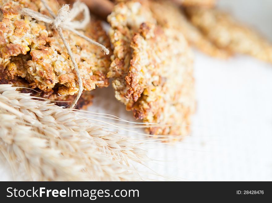 Low-fat pastry cereal with unrefined sugar