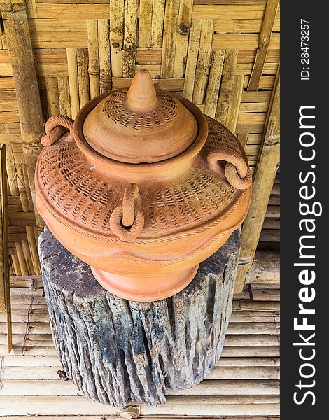 Thai Style - Antique Clay Drinking Water Jar For Guest At Bamboo Cottage