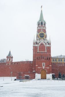 Spasskaya Tower Of Kremlin In Moscow During Snowstorm Royalty Free Stock Photos