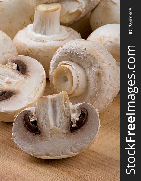 Perfect Raw Champignons closeup on Wooden background