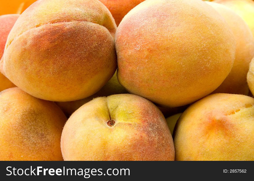 A close-up of fresh peaches from the farmers market.