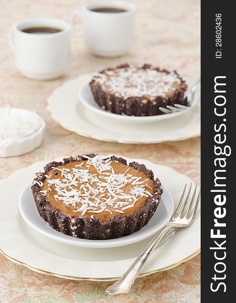 Chocolate tarts with cream and coffee
