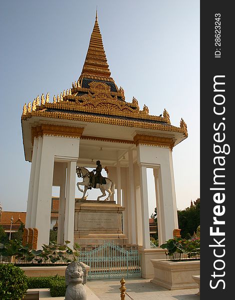 Statue of a king on horseback in the royal palace complex in Phnom Penh, Cambodia. Statue of a king on horseback in the royal palace complex in Phnom Penh, Cambodia.