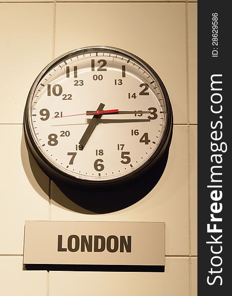 Timezone clocks showing london time