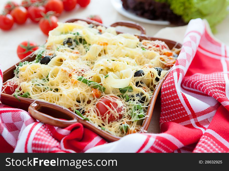 Pasta with cherry tomato and cheese